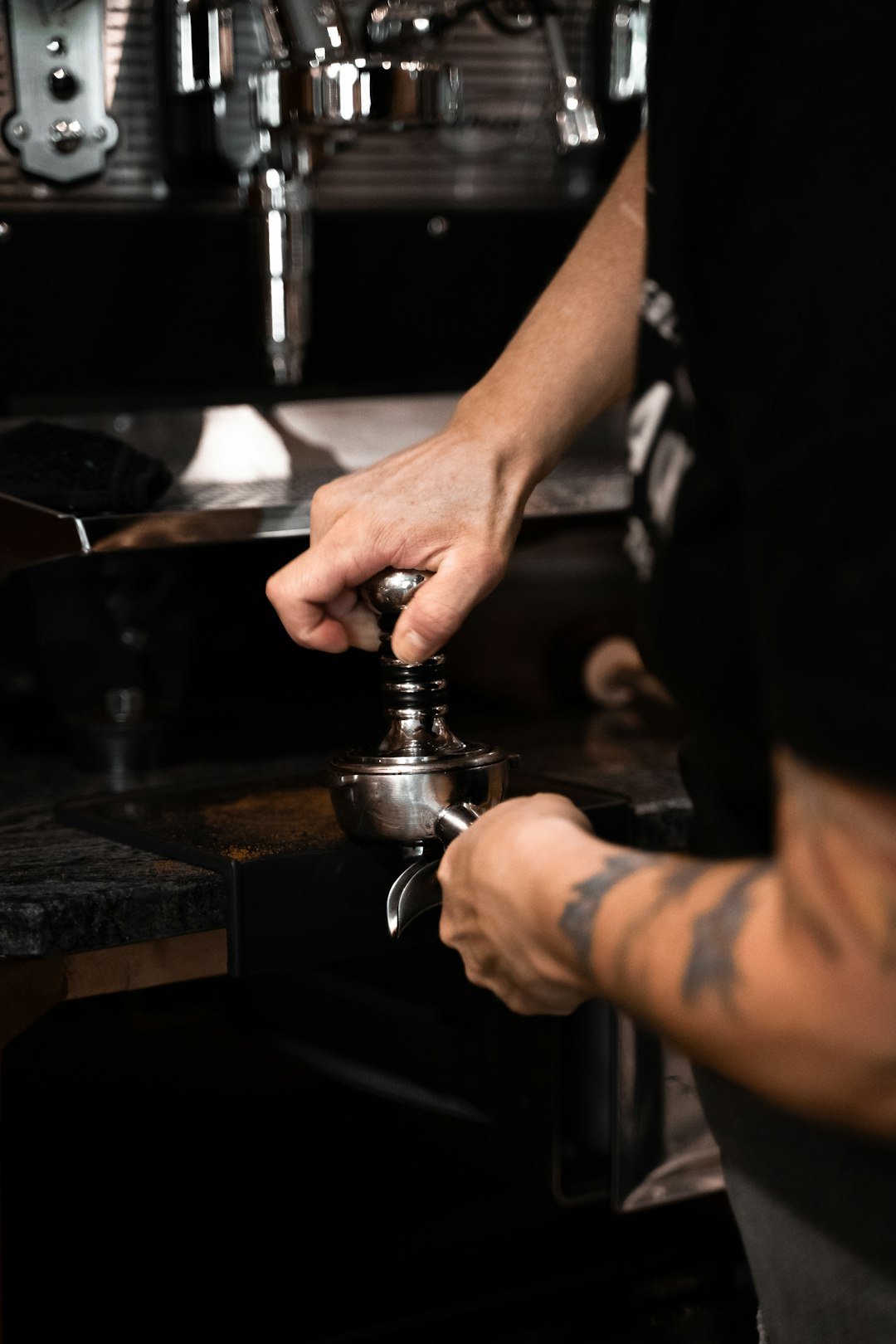 Coffee tamper and espresso portafilter for home espresso preparation